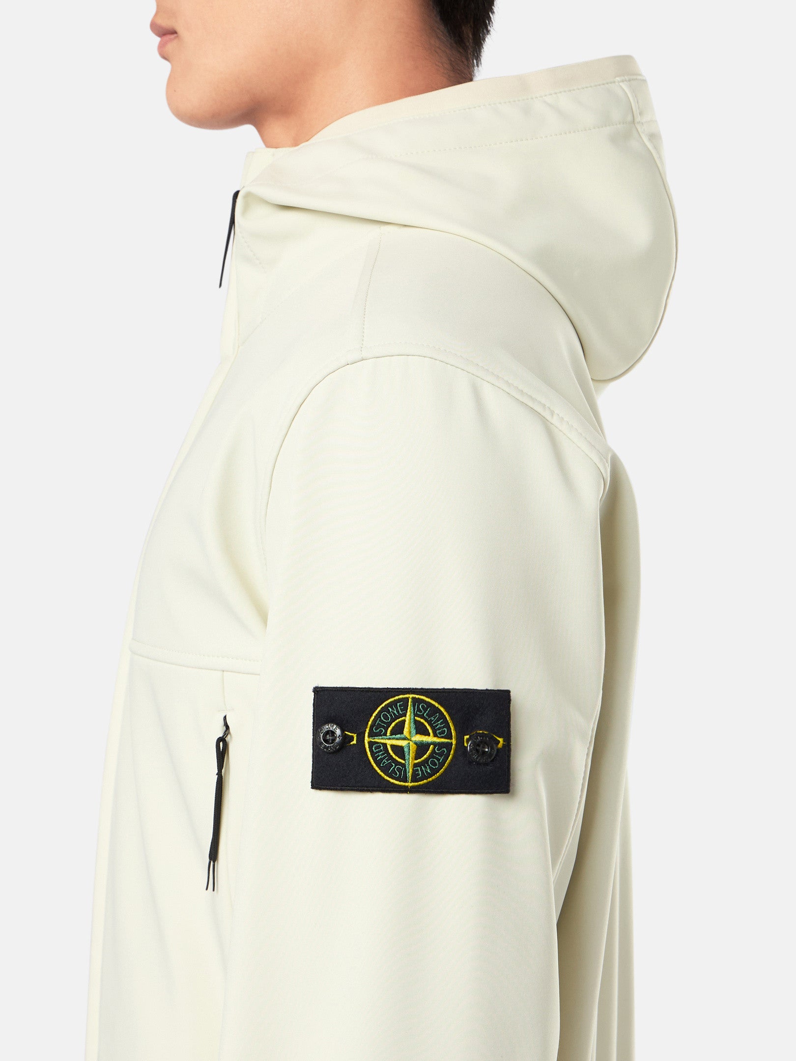 Q0322 SOFT SHELL-R_e.dye® TECHNOLOGY IN RECYCLED POLYESTER